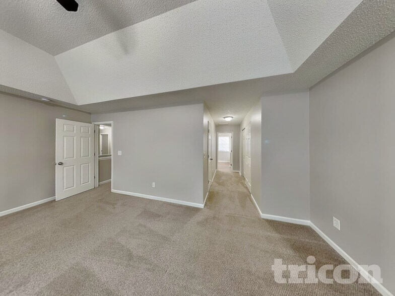 Building Photo - 2208 Ballingarry Dr