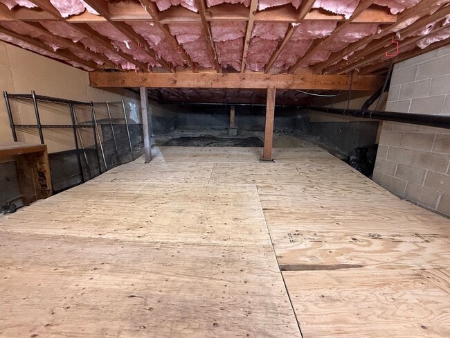 Building Photo - TWO BEDROOM PLUS LOFT, ONE AND HALF BATH T...