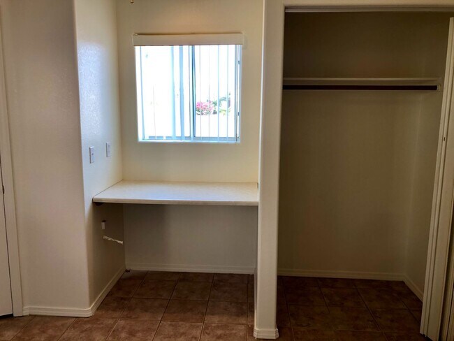 Building Photo - Beautiful 2 Bedroom, 2 bathroom Home in El Camino Village!