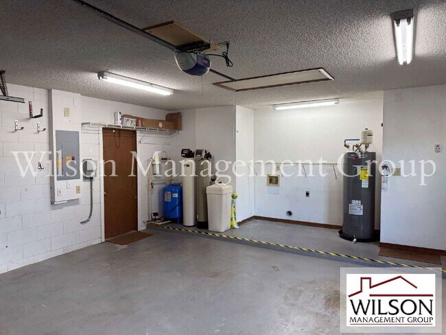 Building Photo - 1420 Flamingo Dr