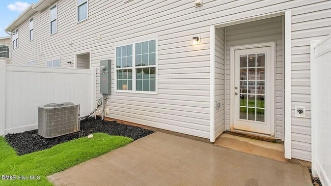 Building Photo - 412 Cherry Laurel Dr