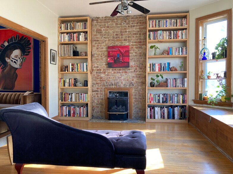 Building Photo - 2628 W Division St