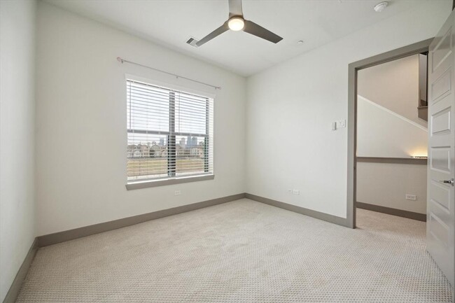 Building Photo - 114 Heights Blvd
