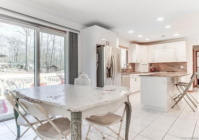 Building Photo - 11 Secor Ct