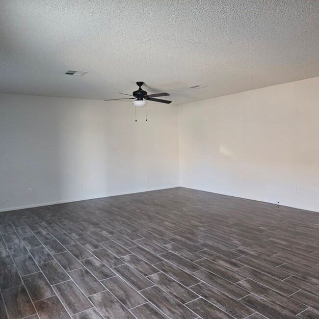 Building Photo - Remodeled 4 bedroom for Rent
