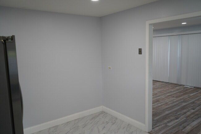 Building Photo - 8660 Frontage Rd