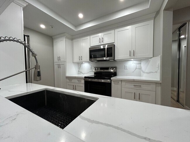 Building Photo - Sophisticated 2BR Walnut Creek Residence –...