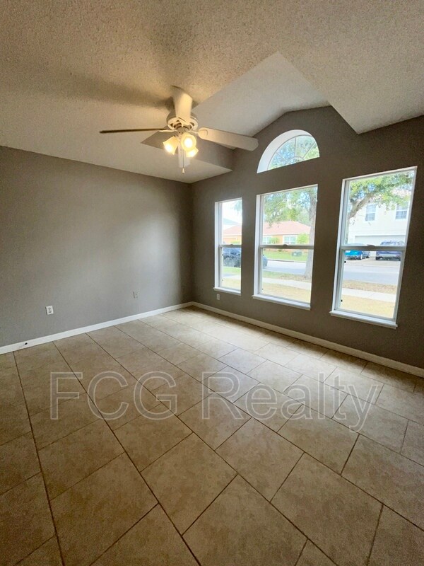 Building Photo - 5819 Windridge Dr