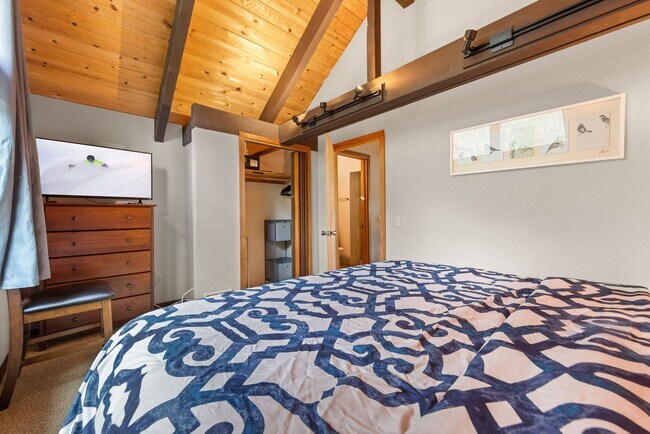 Building Photo - Alpine Meadows Winter Escape Ski Lease