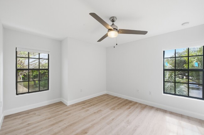 Building Photo - 2691 Albatross Rd N