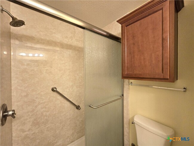 Building Photo - 5000 Willamette Ln