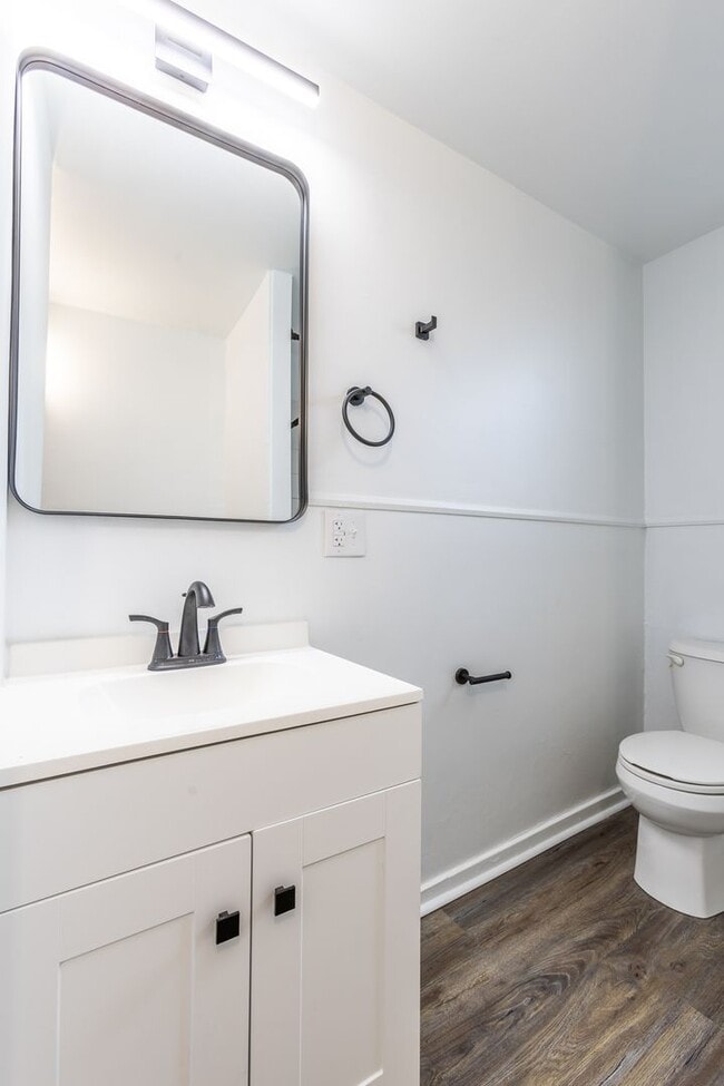 Building Photo - Available April 2026 - COMPLETELY RENOVATED 2 Bedroom Home