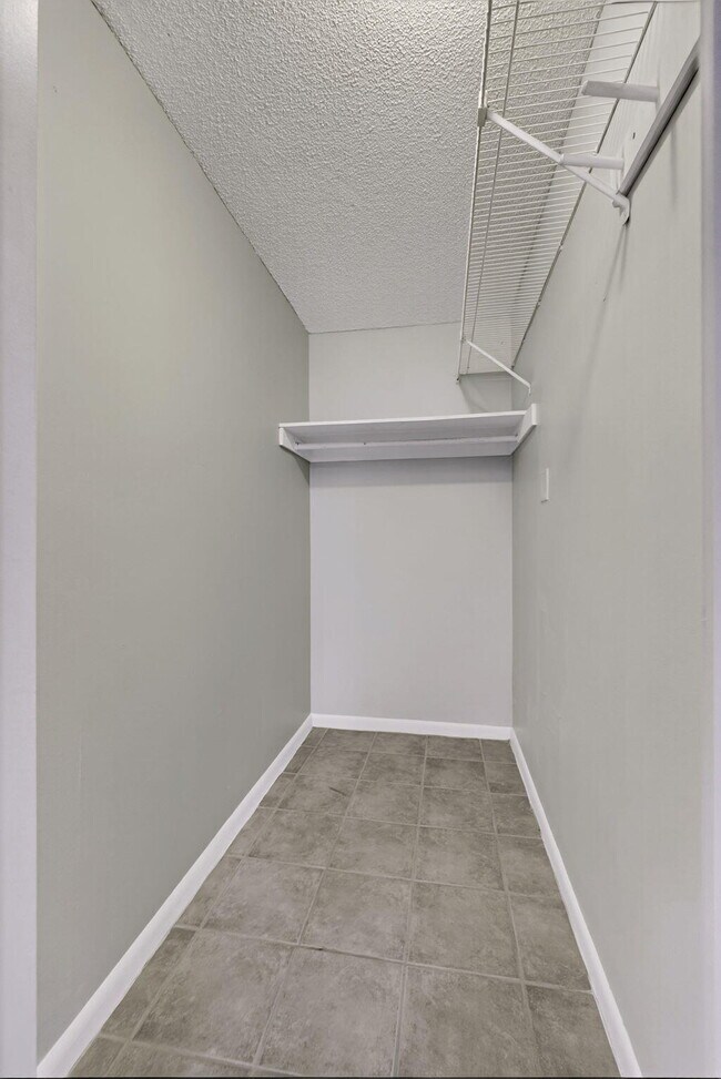 Building Photo - 27 Andover B
