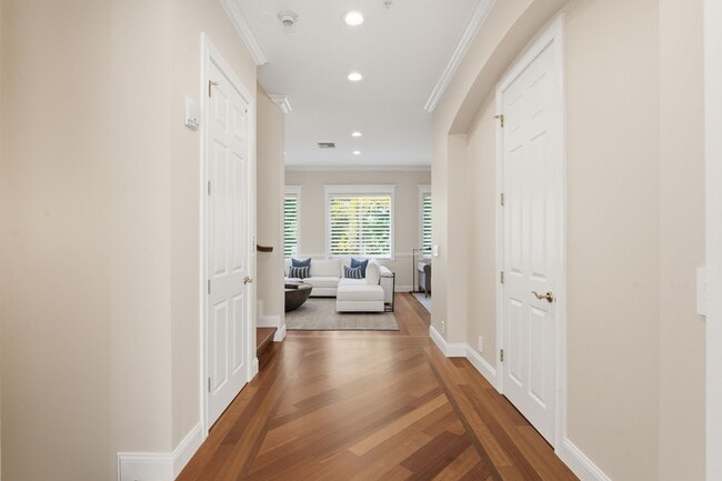 Building Photo - 921 Osceola Dr