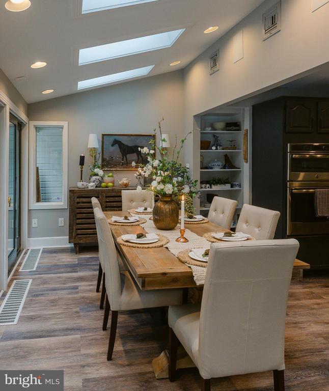 Building Photo - 15841 York Rd