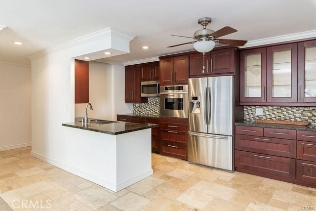 Building Photo - 555 Esplanade