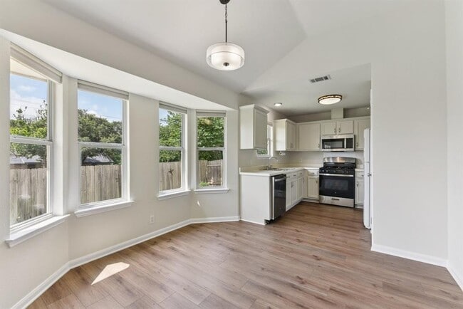 Building Photo - 906 Jasmine Trail