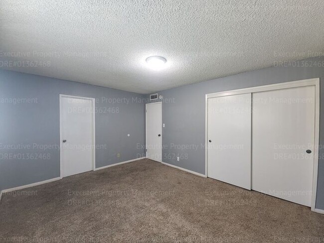 Building Photo - 3 Bedroom 2 Bath house