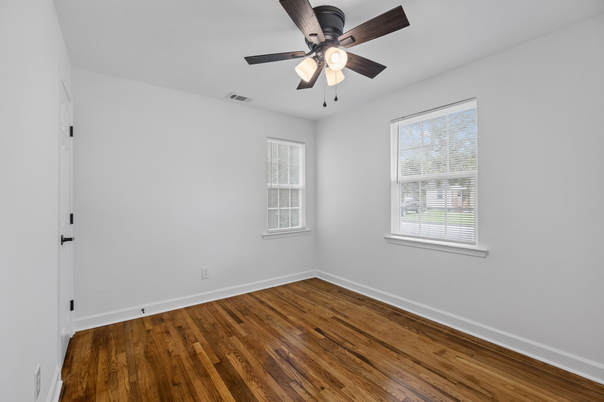 Building Photo - 12 N Parkwood Dr