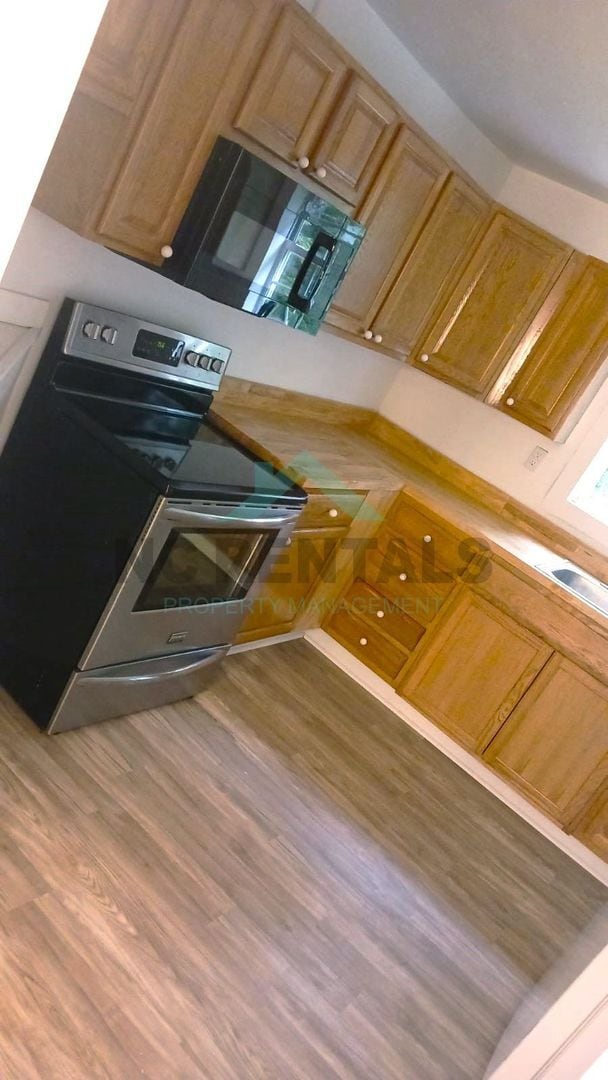 Building Photo - 427 Matthews St