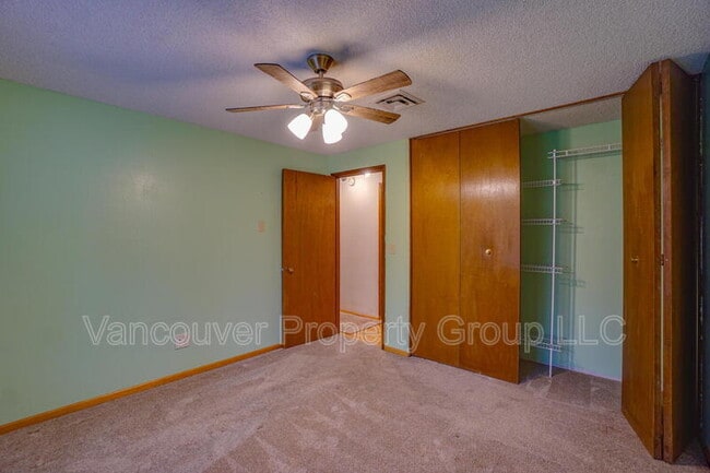 Building Photo - 403 NE 123rd Ave