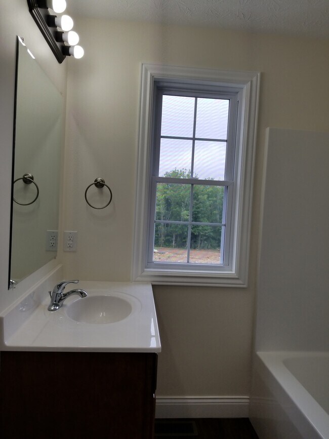 Building Photo - GREAT 3 BED 2 BATH CONDO!!!