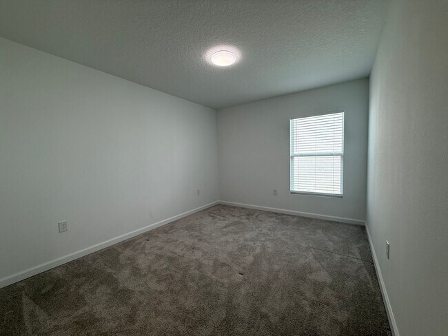 Building Photo - Beautiful 3 bedroom 2 bathroom house