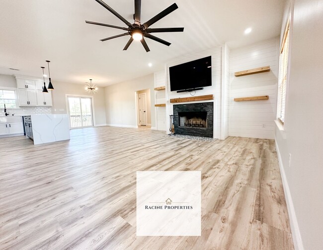 Building Photo - Beautiful Home in Greer, SC