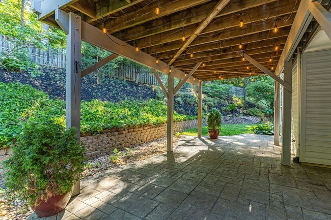 Building Photo - Gorgeous Single Family Home on a Cul-de-Sac!