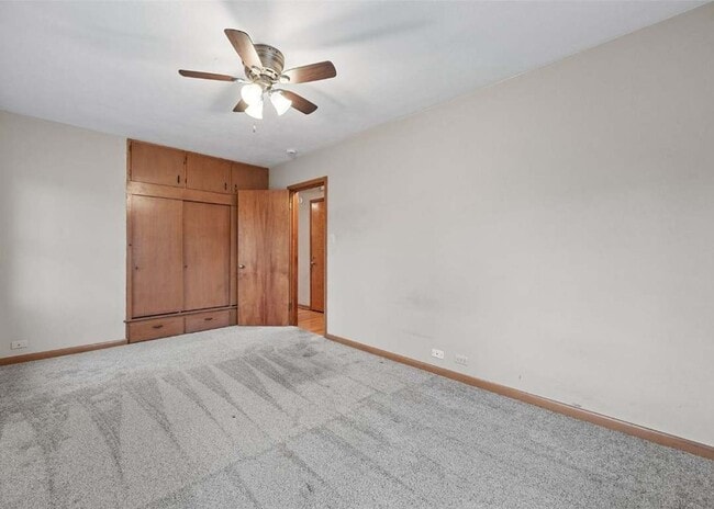 Building Photo - NE 3 bedroom 1+ bath attached garage