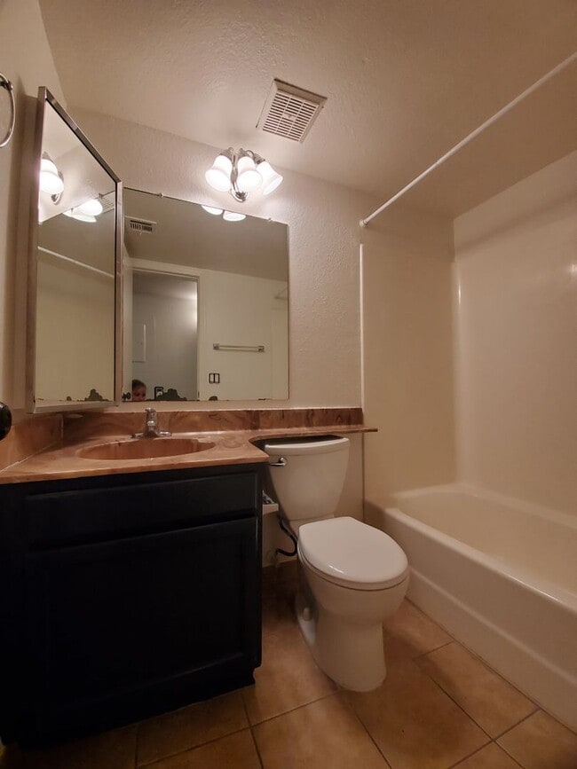 Building Photo - Ground level 2 bed/2 bath condo- Guadalupe & Country Club