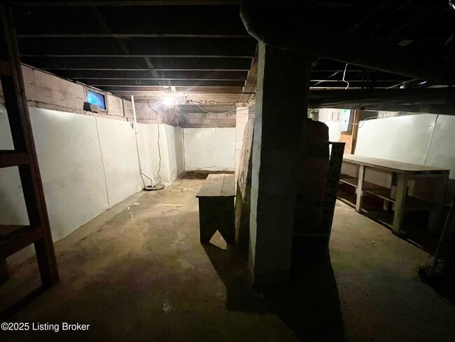 Building Photo - 1122 Forrest St