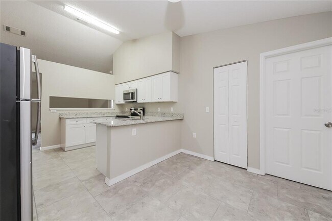 Building Photo - 945 Delano Ct