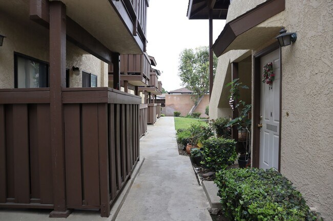 Building Photo - 420 7th Street