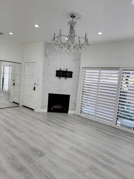 Building Photo - 18411 Collins St