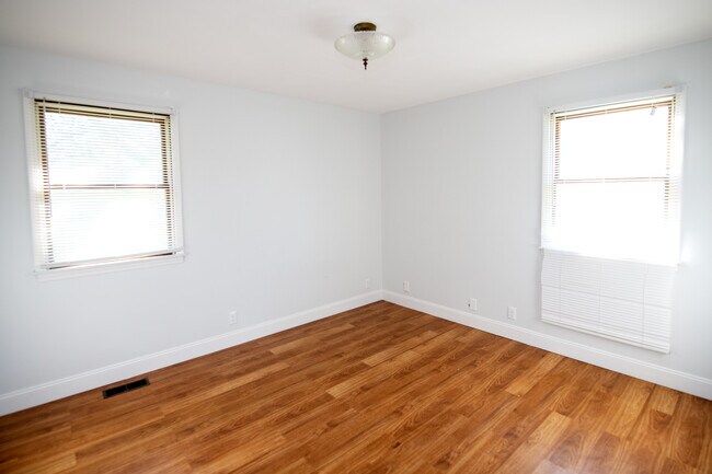 Building Photo - 152 Pierre Pl