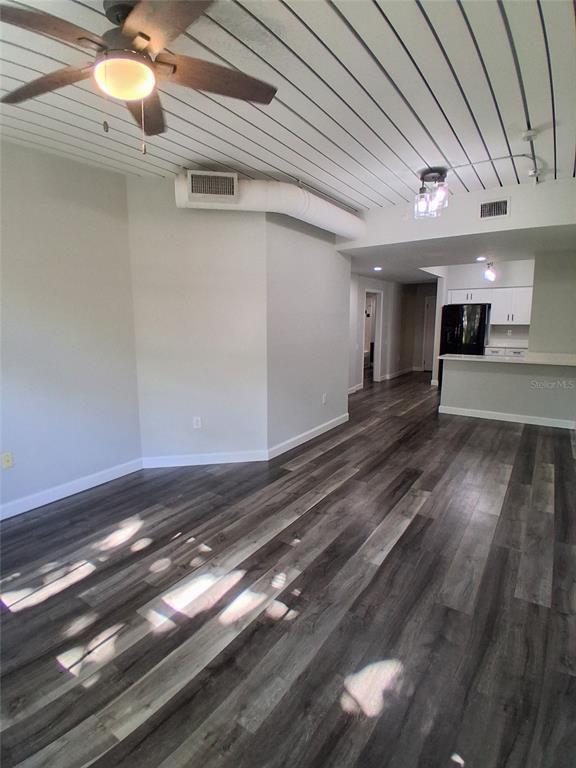 Building Photo - 2402 W Azeele St