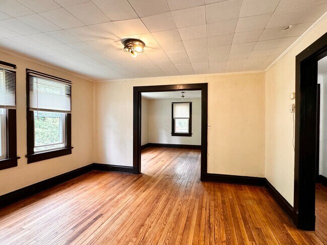Building Photo - 201 Shamrock Rd