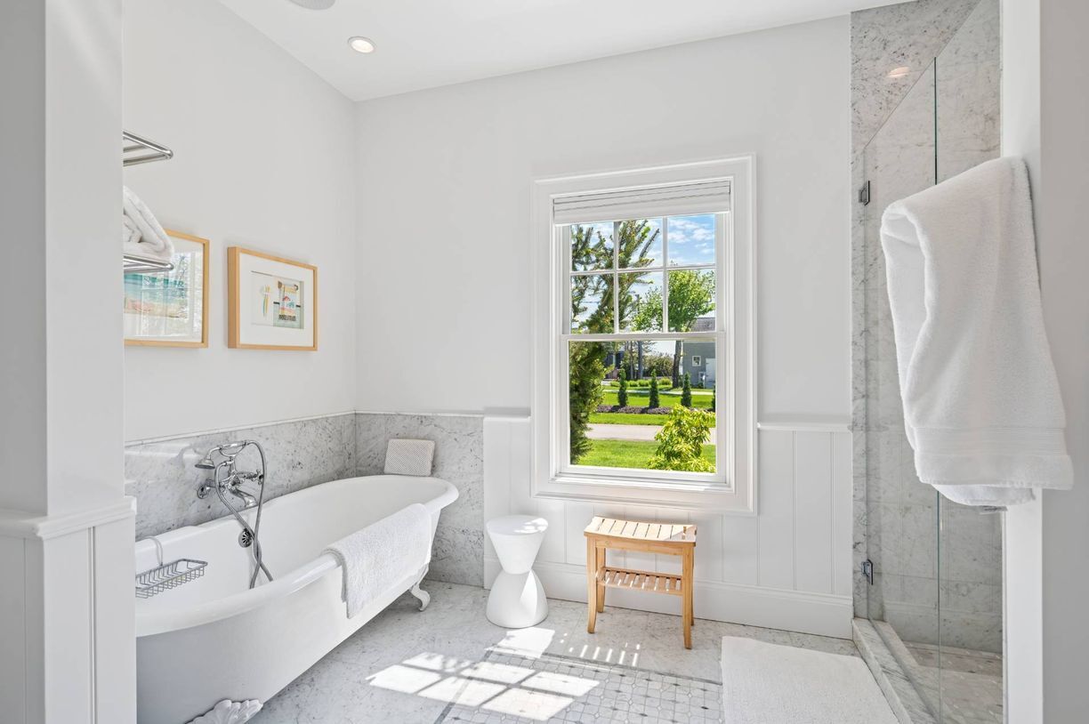 Building Photo - 32 W Neck Cir