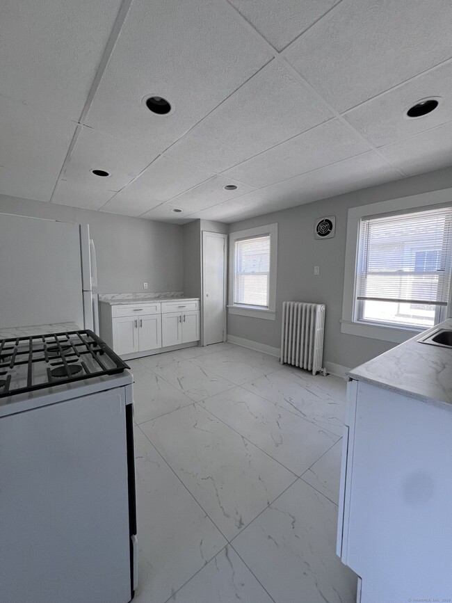 Building Photo - 81 Jetland St