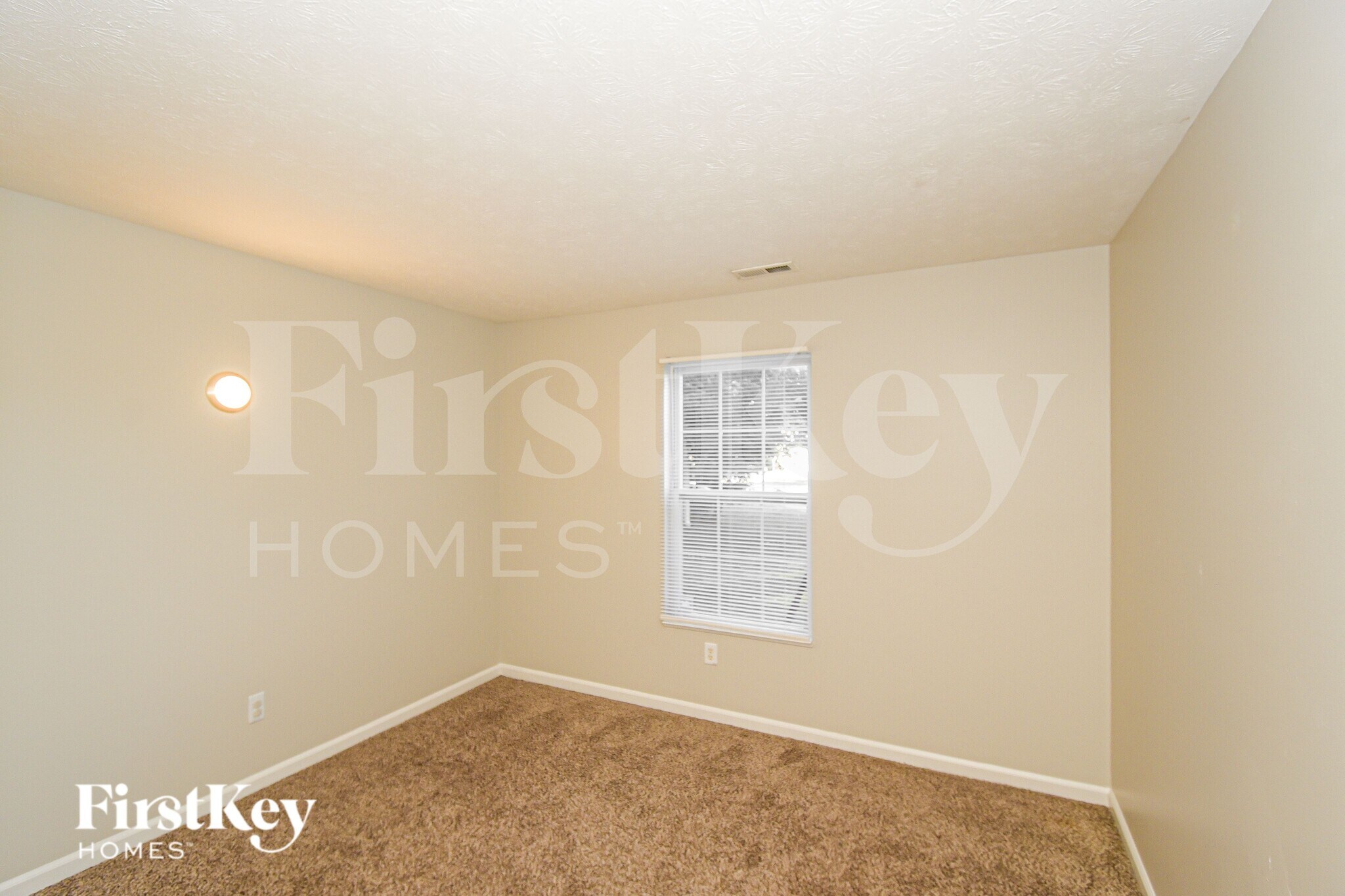 Building Photo - 7044 N Mesquite Ct