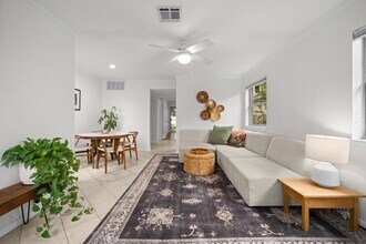 Building Photo - 2104 Cullen Ave