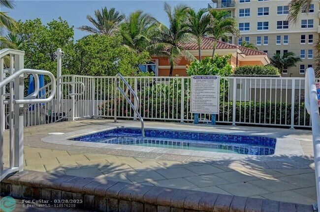 Building Photo - 2030 S Ocean Dr