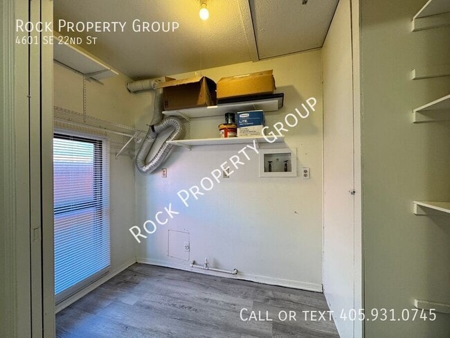 Building Photo - 4601 SE 22nd St