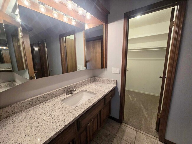 Building Photo - 4009 Cherry Hill Ln