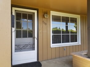 Building Photo - Occupied, do not disturb tenants. 2br duplex with carport and stackable washer/dryer included!