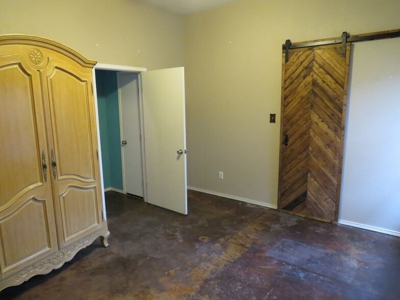 Building Photo - 3717 Beatriz Dr