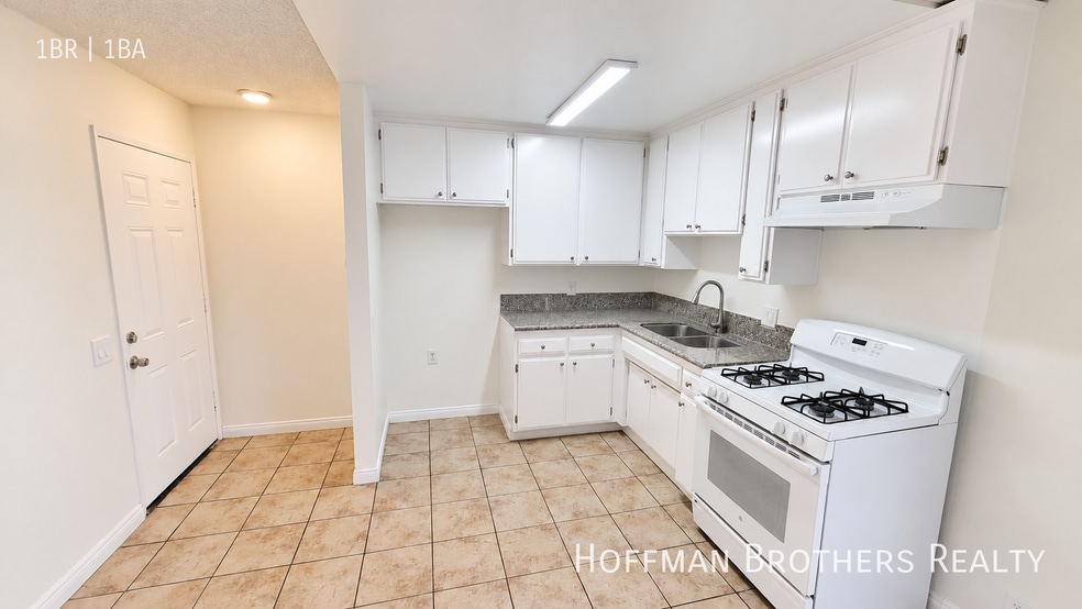 Building Photo - 11007 Hartsook St