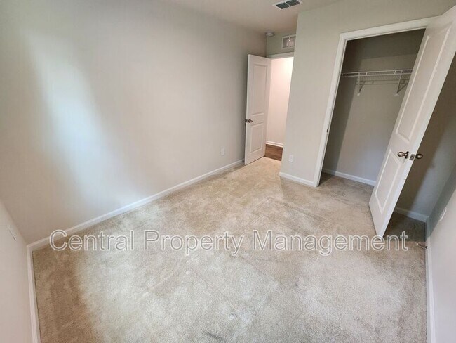 Building Photo - 165 Sarnesfield Wy