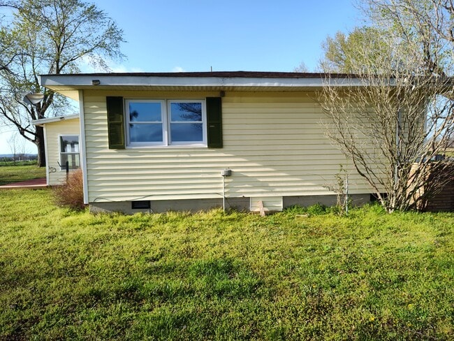 Building Photo - 2025 N 432